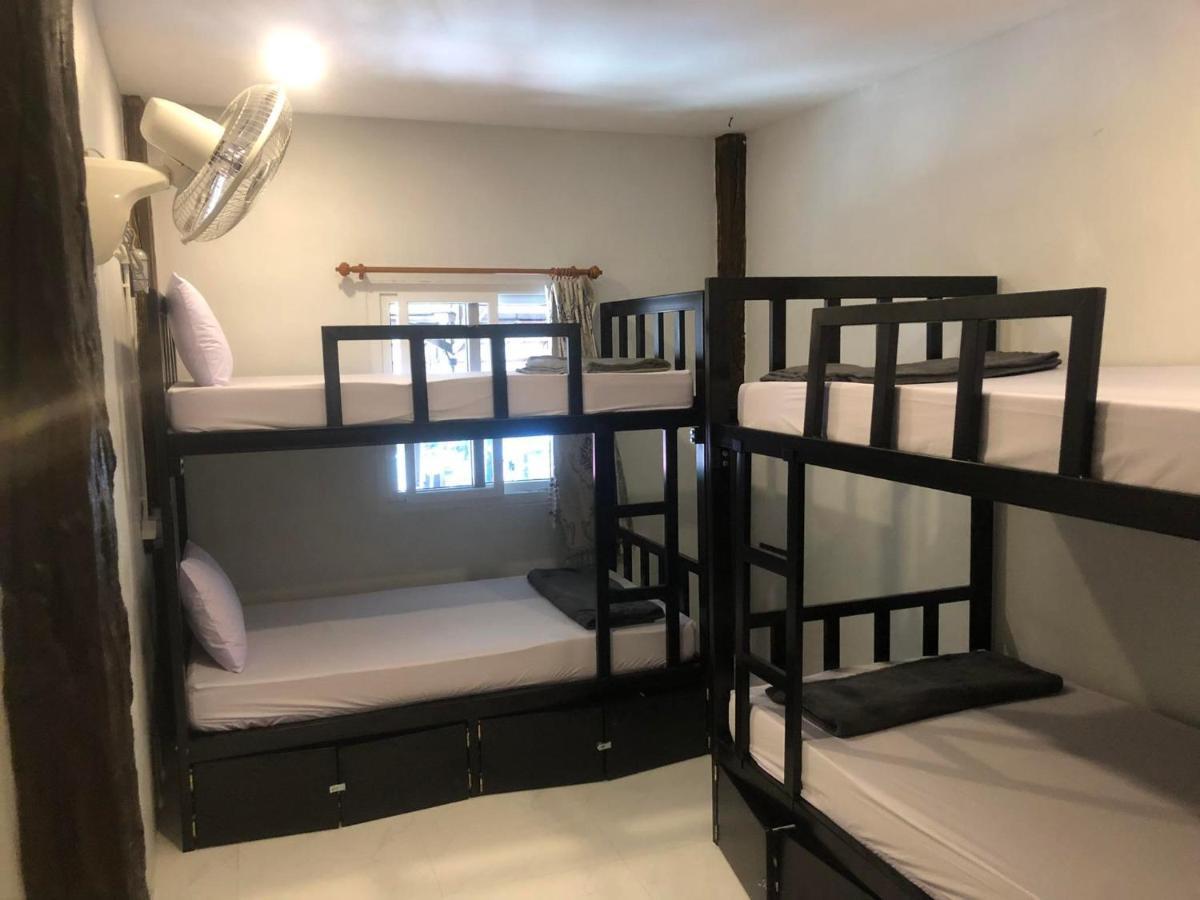 Social Quarters Blanco - Youth Hostel 18 To 35 Only หาดไร่เลย์ ภายนอก รูปภาพ