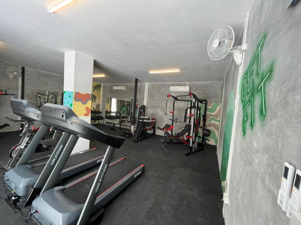 Social Quarters Blanco - Youth Hostel 18 To 35 Only หาดไร่เลย์ ภายนอก รูปภาพ