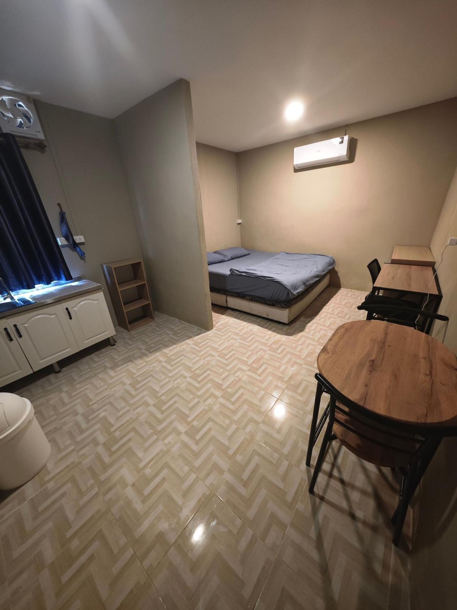 Social Quarters Blanco - Youth Hostel 18 To 35 Only หาดไร่เลย์ ภายนอก รูปภาพ