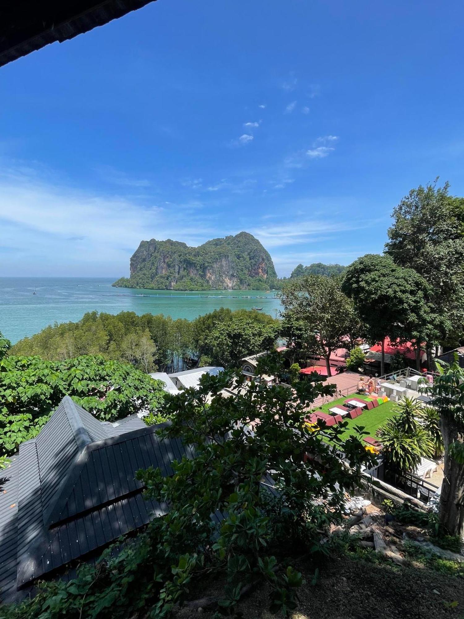 Social Quarters Blanco - Youth Hostel 18 To 35 Only หาดไร่เลย์ ภายนอก รูปภาพ