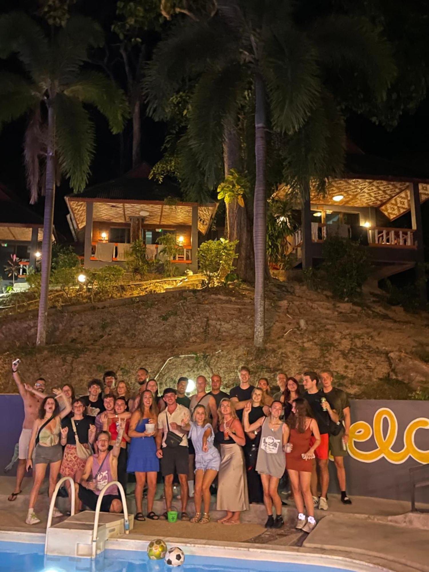 Social Quarters Blanco - Youth Hostel 18 To 35 Only หาดไร่เลย์ ภายนอก รูปภาพ