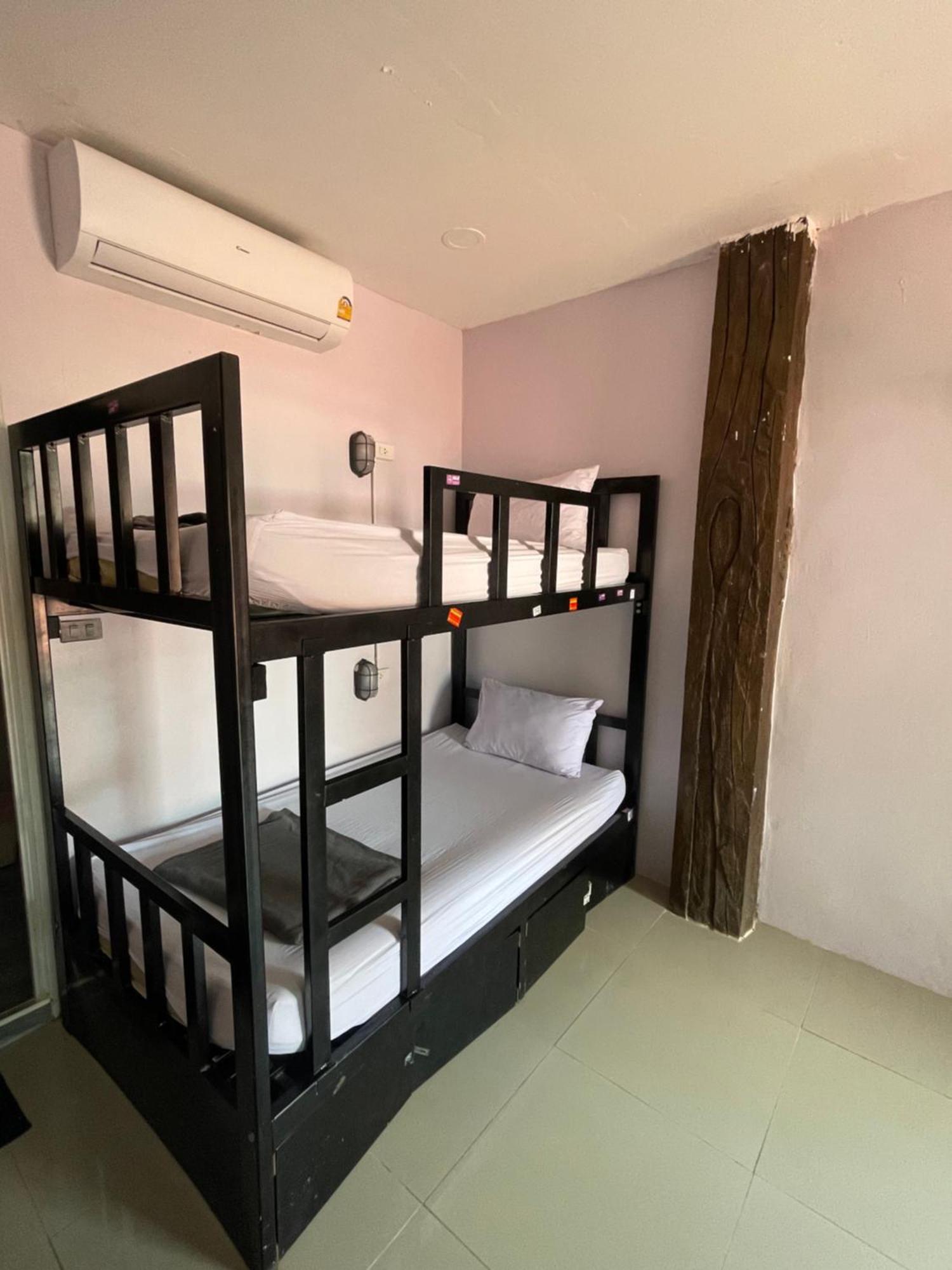 Social Quarters Blanco - Youth Hostel 18 To 35 Only หาดไร่เลย์ ภายนอก รูปภาพ