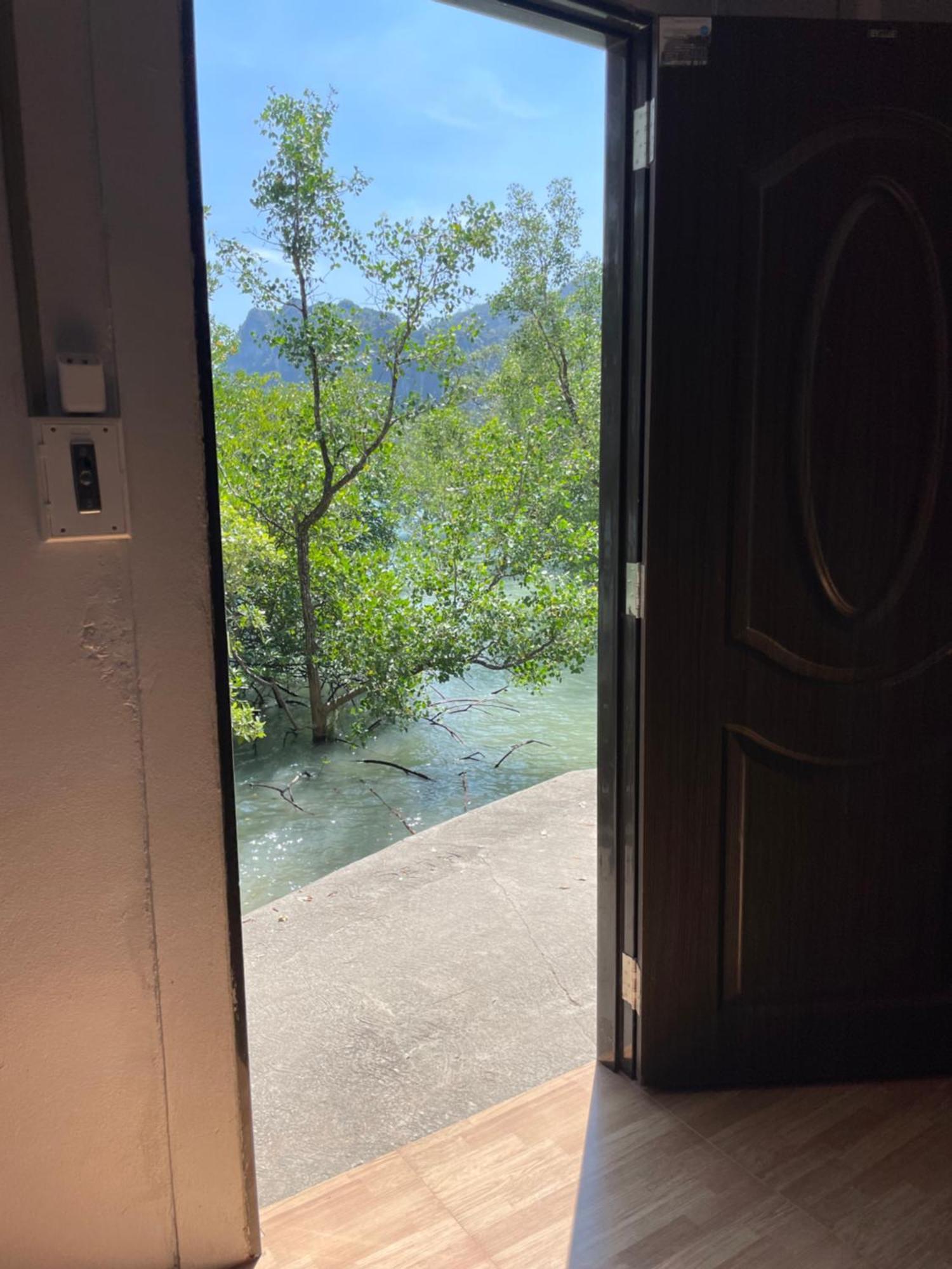 Social Quarters Blanco - Youth Hostel 18 To 35 Only หาดไร่เลย์ ภายนอก รูปภาพ