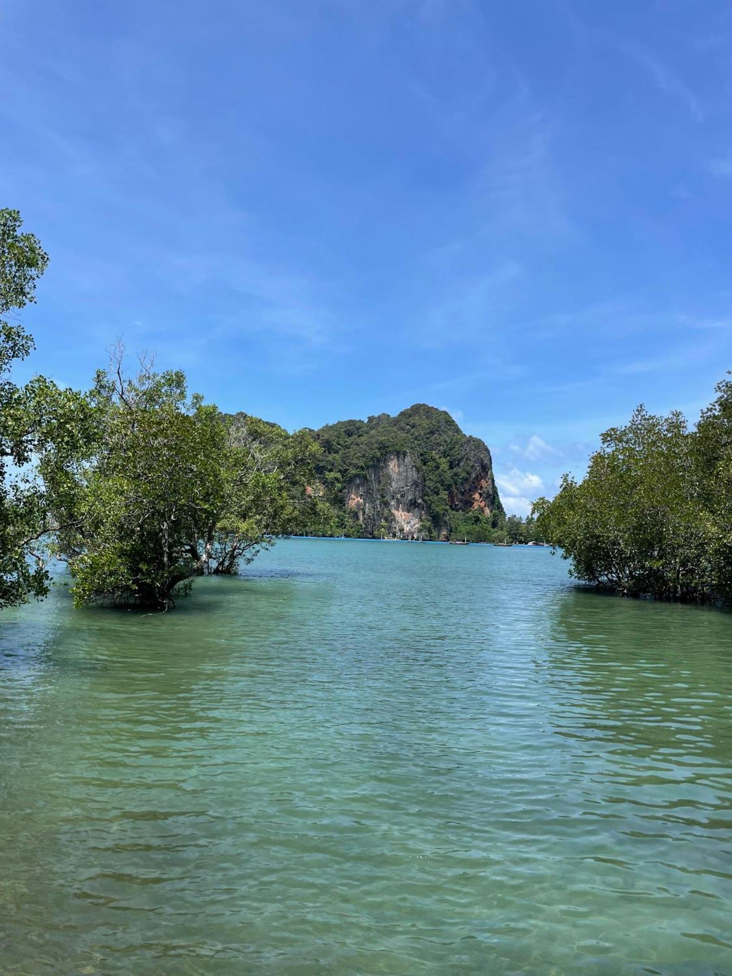 Social Quarters Blanco - Youth Hostel 18 To 35 Only หาดไร่เลย์ ภายนอก รูปภาพ