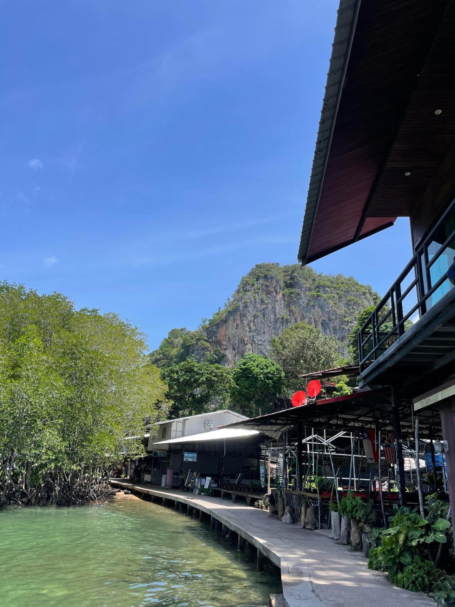 Social Quarters Blanco - Youth Hostel 18 To 35 Only หาดไร่เลย์ ภายนอก รูปภาพ